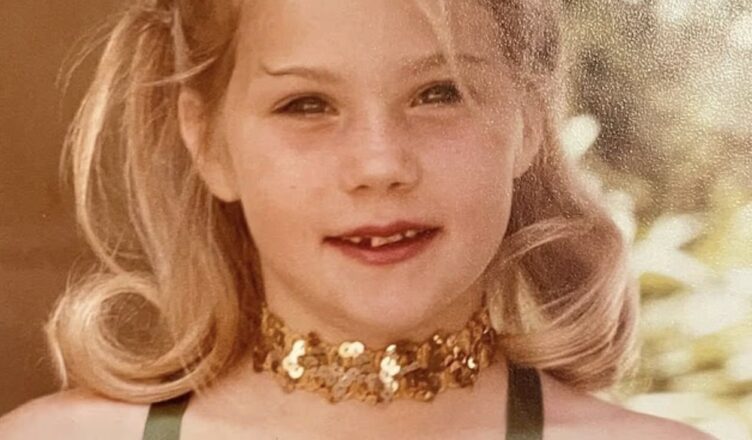 Her Childhood Was Marked by Trauma and Her Mother’s Heroin Battle — Today She’s an Icon