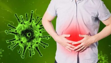 What is norovirus, how is it spread, and what are the main symptoms?